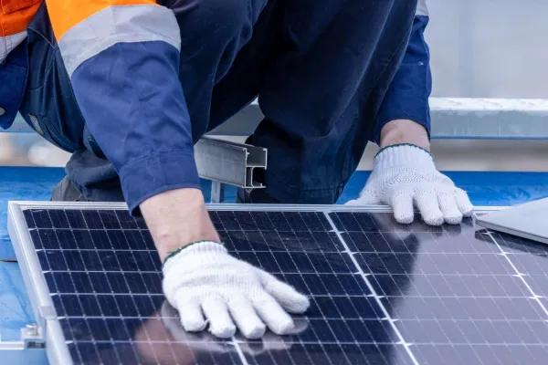 Paneles Solares y Construcciones Modulares