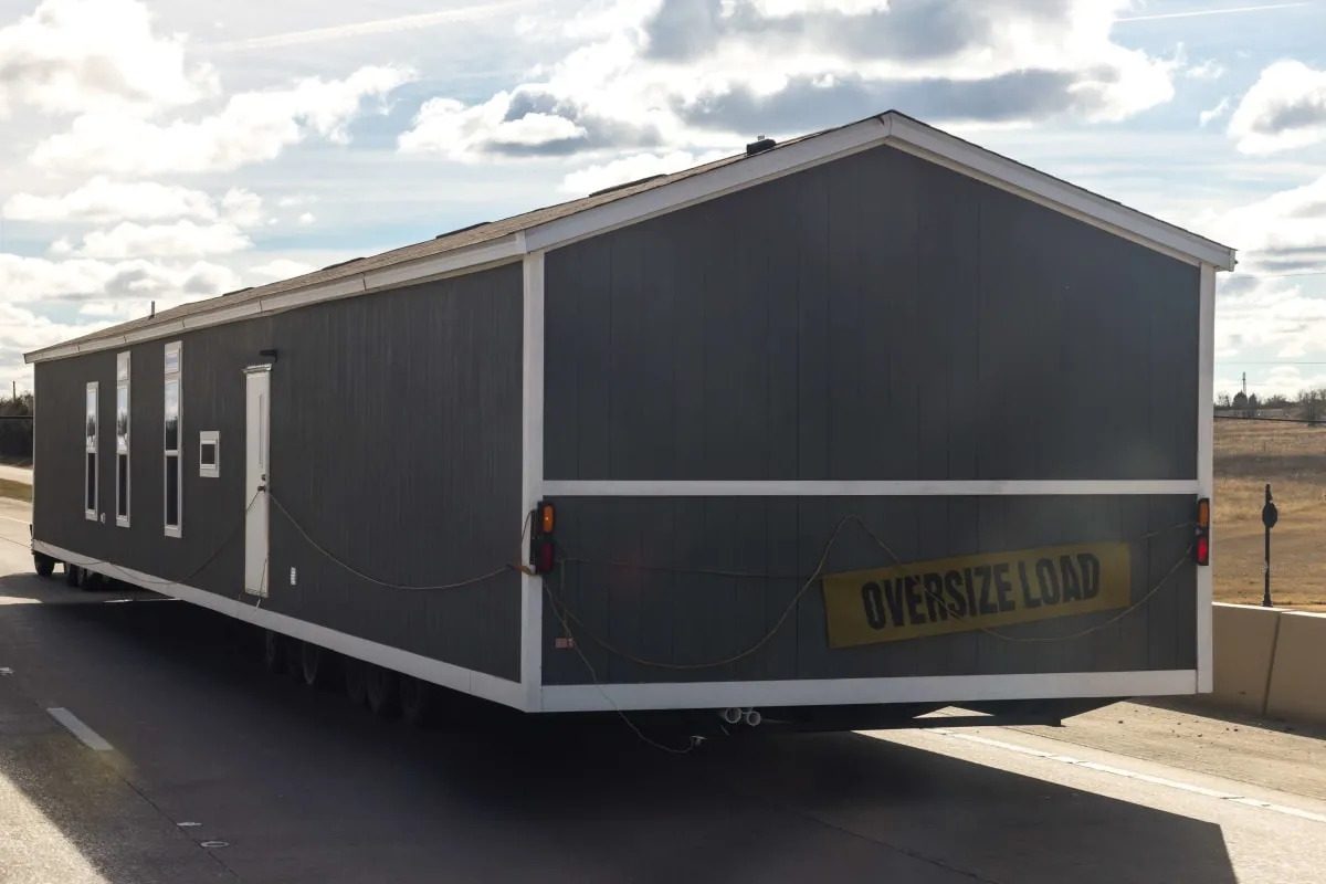Overcoming the logistical challenges of transporting modular structures